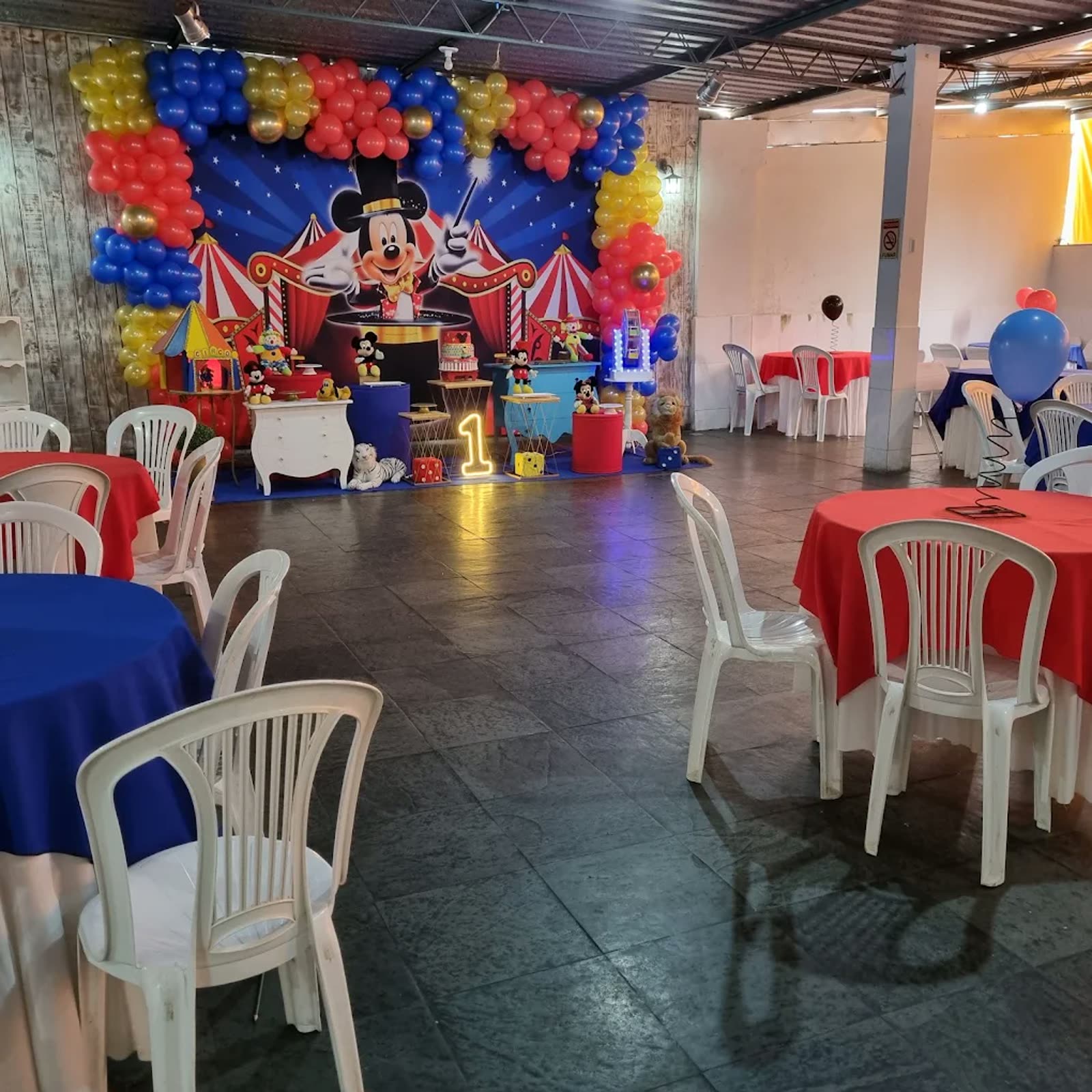 Salão Art' Vidal montado para festa